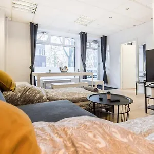 Spacious Two Br Close To Stadtpark And Street Parking Apartment *
