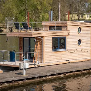 Undine - Wunderschoenes Tiny Hausboot Botel