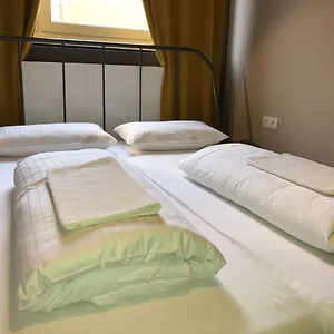 Goldhostel Hostel *
