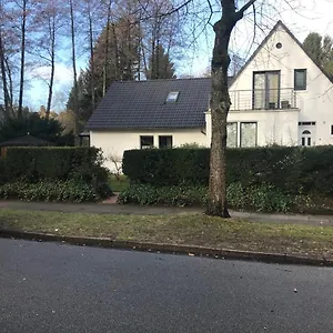Familienfreundliches Einzelhaus Mit 5 Schlafzimmern Am Stadtwald *
