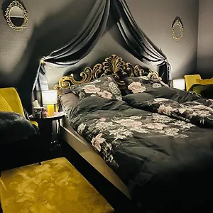Luett_curiosa Villa *