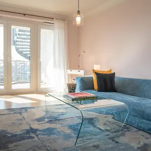 Apartment Cls Moderne City-wohnung Tiefgarage, E-laden, Balkon, Parken, Blick Ueber Hamburg, Cafe Im Haus, Bus Gegenueber, Flex Check In Hamburg