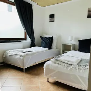 Spacious For 5 Amburgo