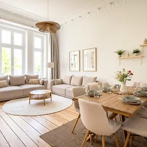Apartment Auf 120qm Mit Billardtisch Fuer Bis Zu 9 Gaeste Hamburg