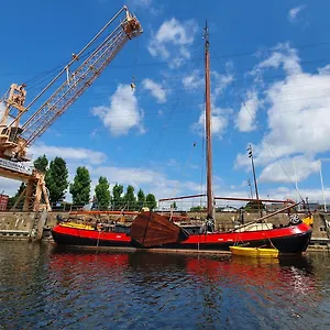 Hausboot Jonathan Botel *