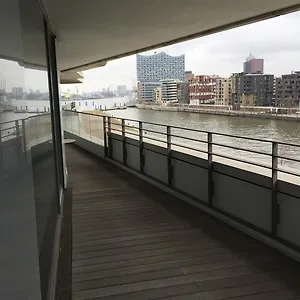 Deluxe Marco Polo Tower * Hamburg