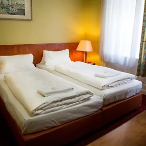 - Heefa Ohg Hotel 4*