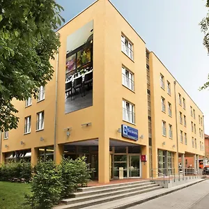 Western Plaza Hotel 4*