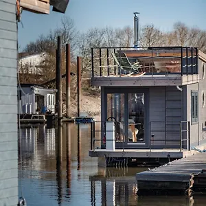 Wunderschoenes Hausboot Agathe *