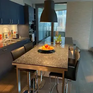 Apartment Am Kaiserkai Im Schonsten Teil Der Hafencity Hamburg