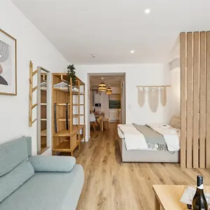 Gemuetliches 2 Ambient Mit Queensize-bett , Etagenbett& Schlafsofa In Alsternaehe * Hamburg
